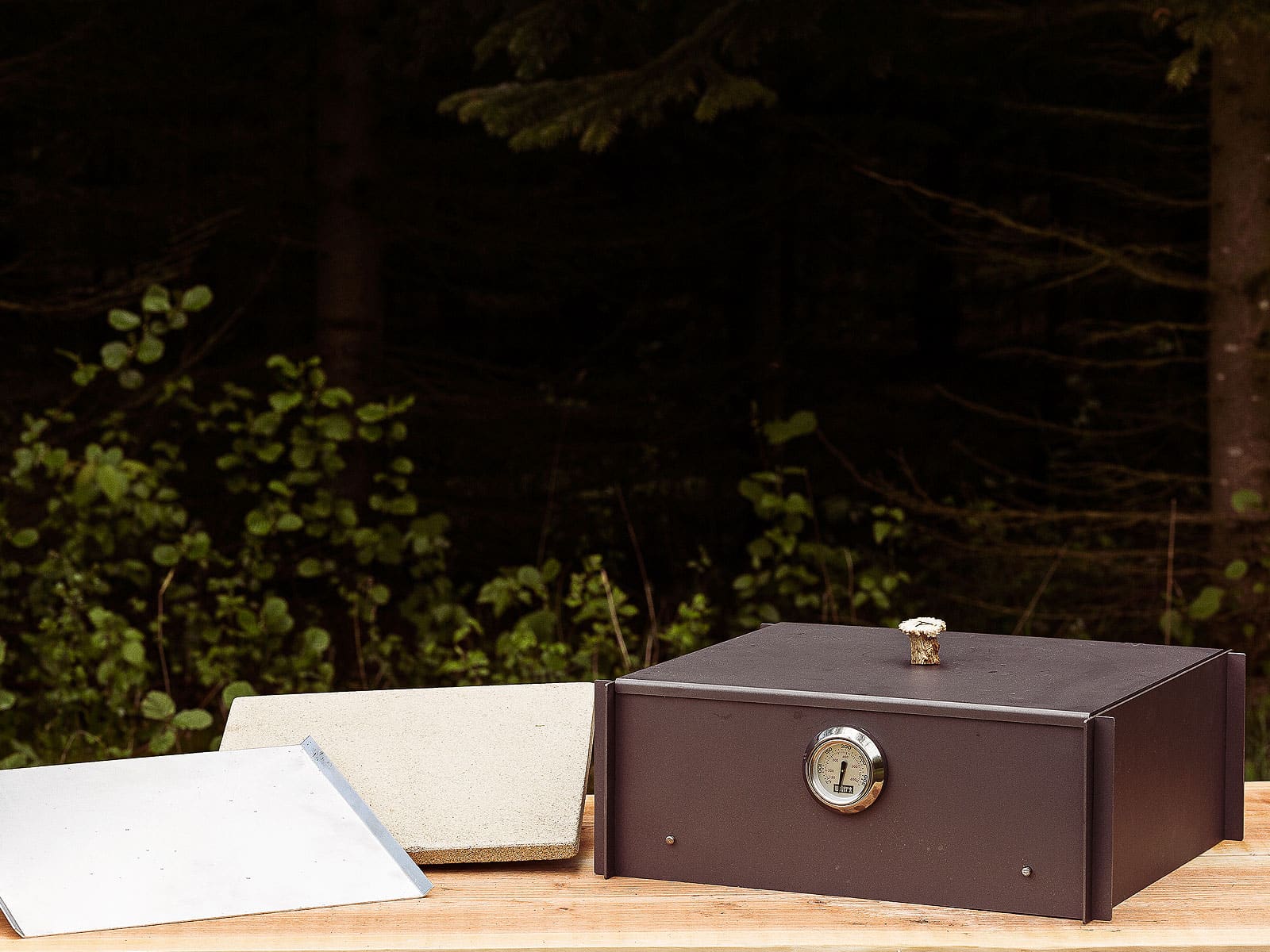 Orland baking oven with thermometer