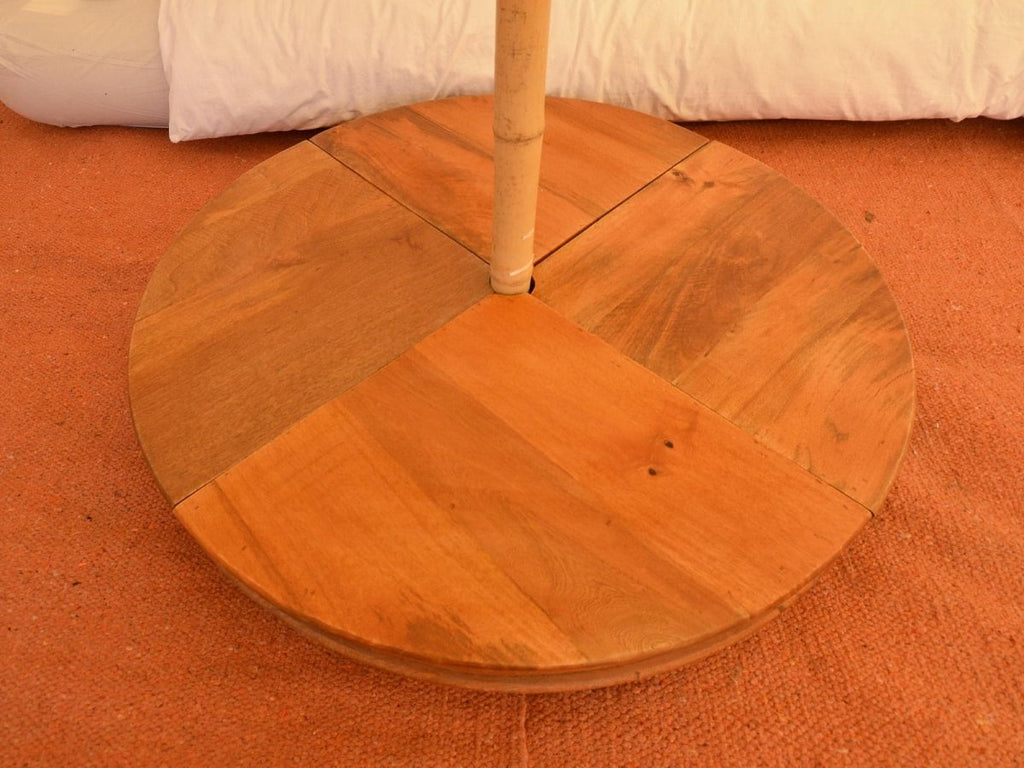 Round Indian table in four segments - Varnished