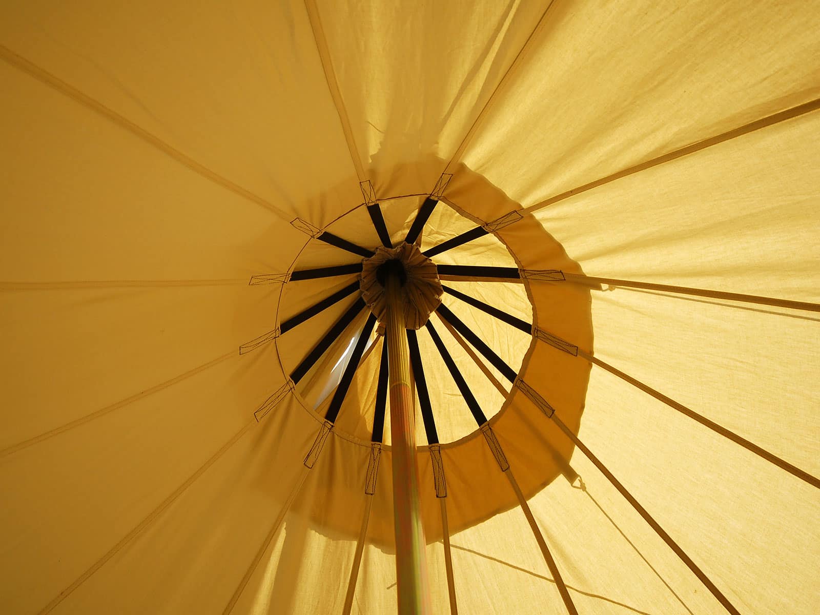 Single pole teepee ventilation