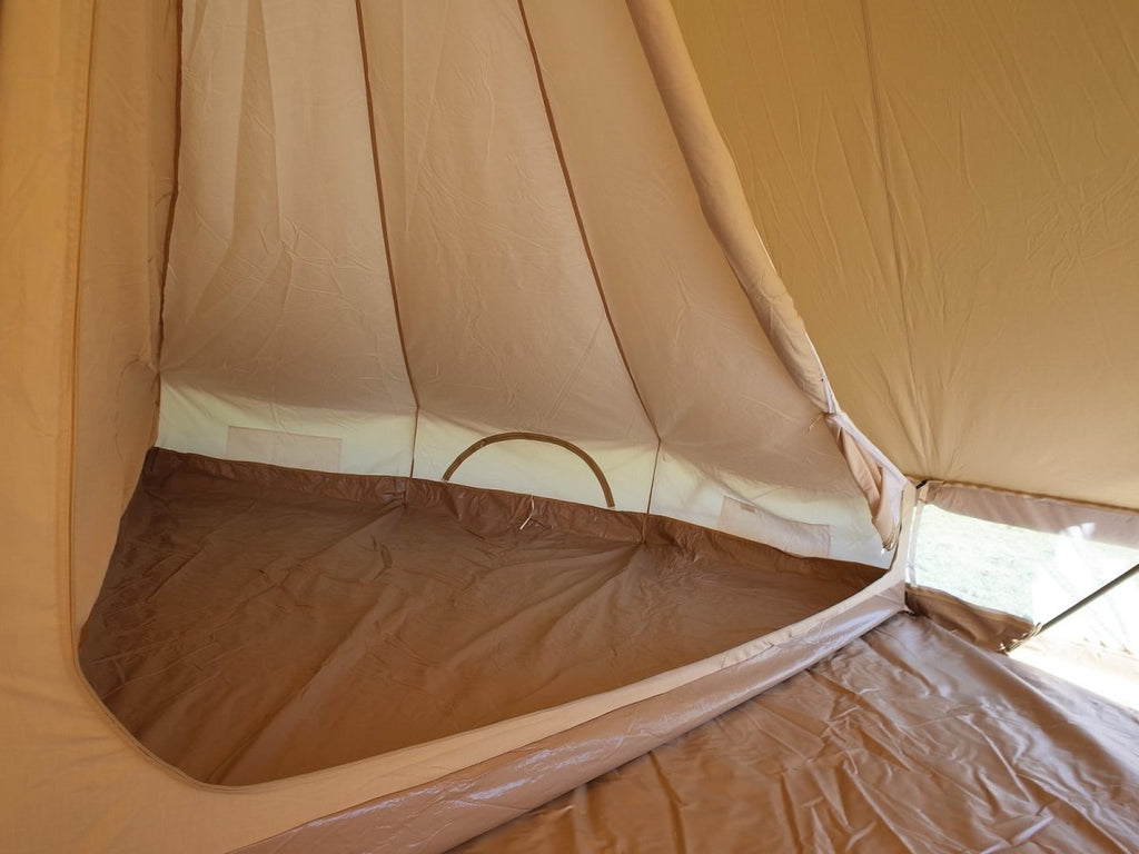 Mosquito net bedroom compartment with bathtub groundsheet