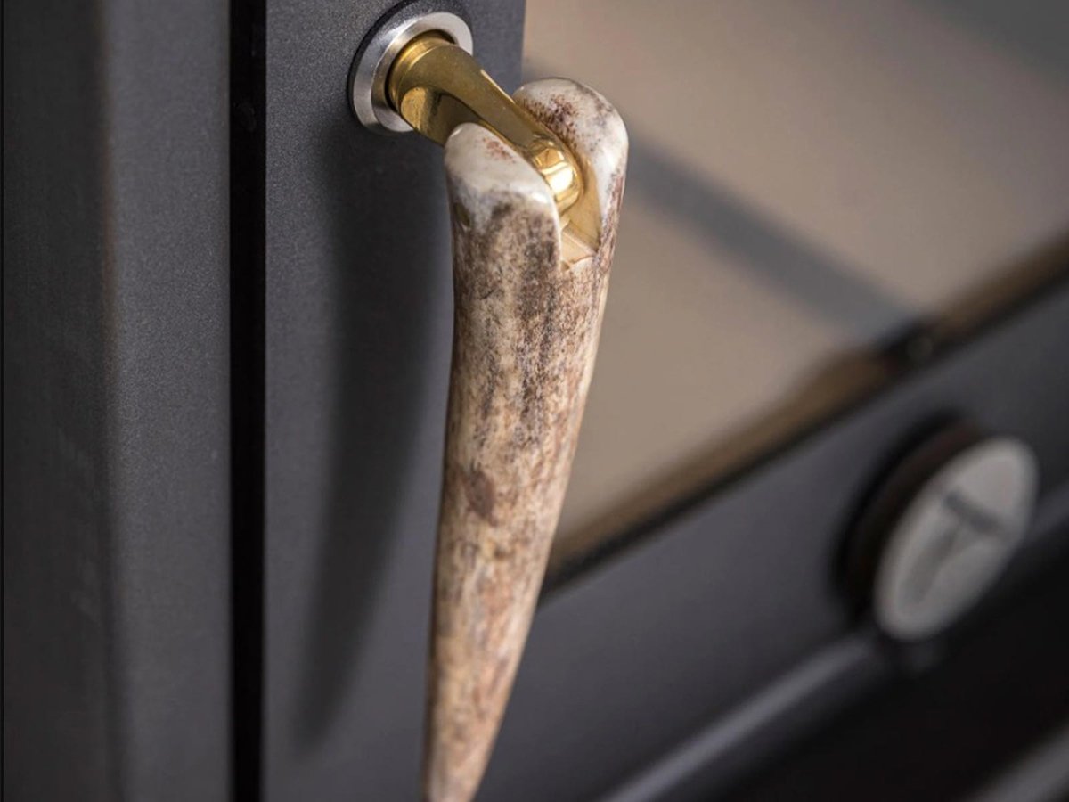 Orland antler handle with brass hinge