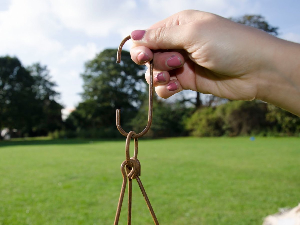 Tea light chandelier fitting hook