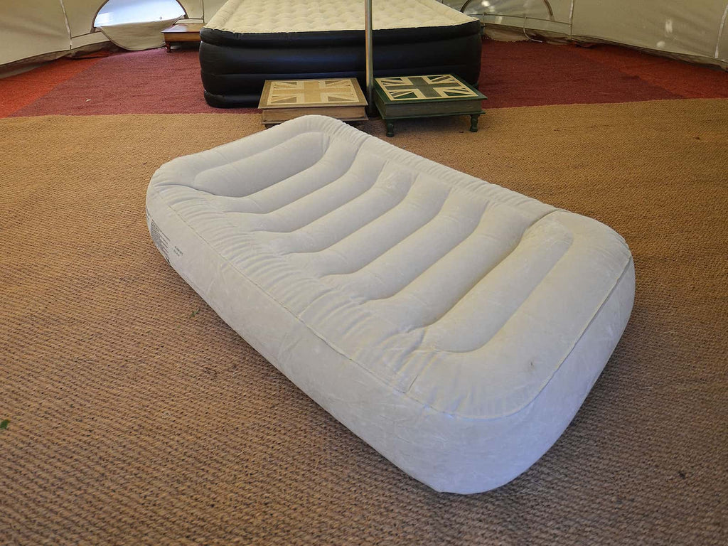 Childs contoured inflatable mattress