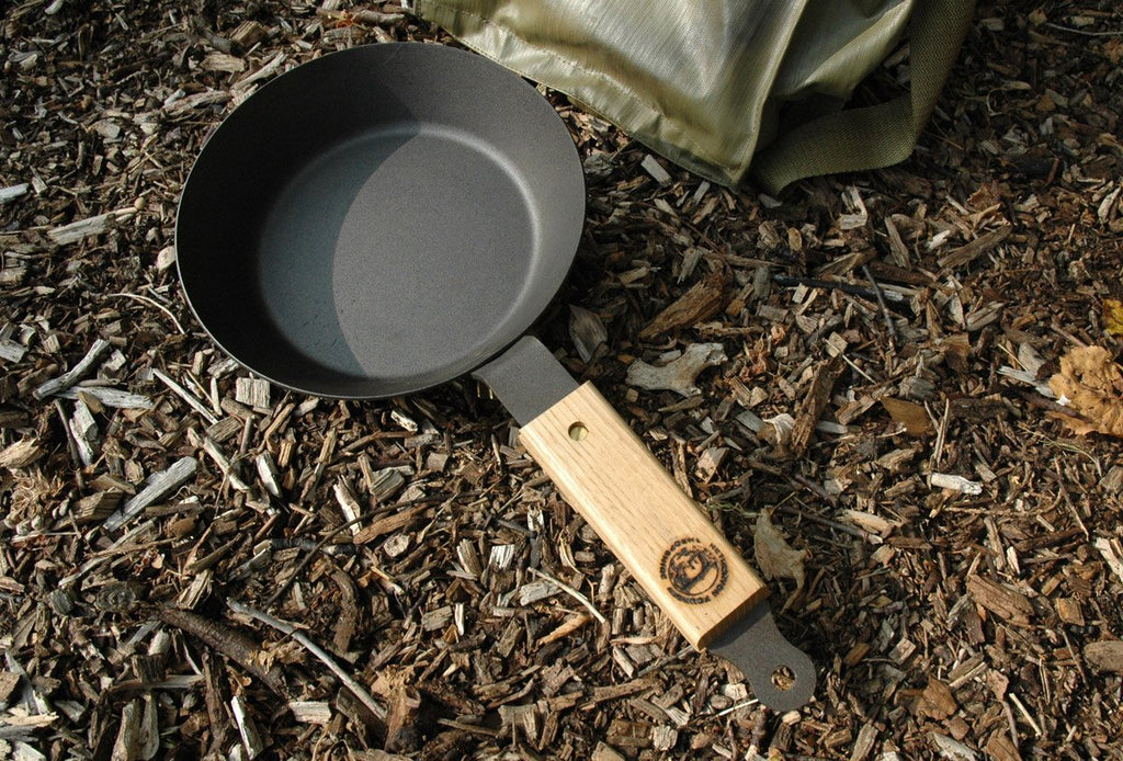 Iron spun cooking pan with satchel