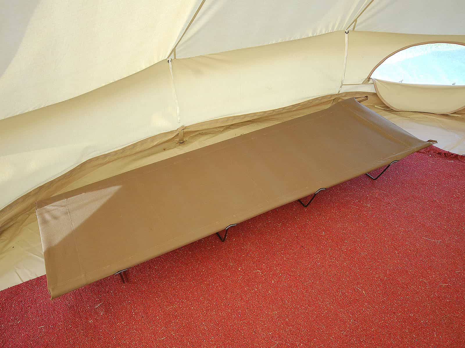 Collapsible camp outlet bed