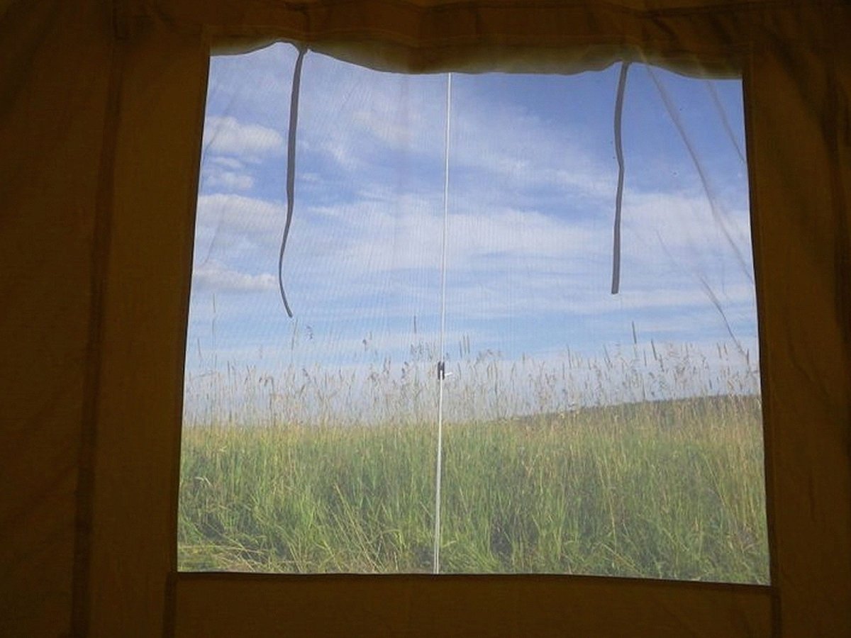 Mesh window Emperor tent feature 