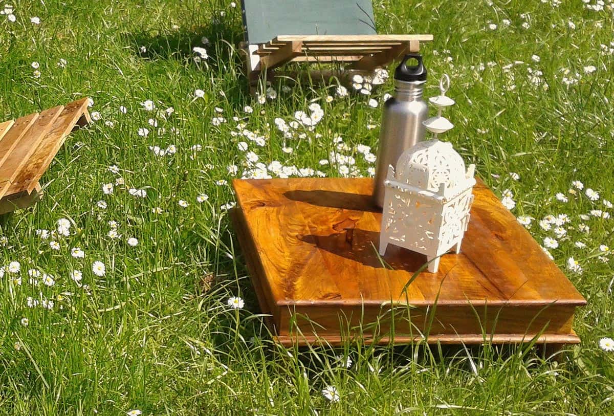 Square Indian low-level portable table - Varnished